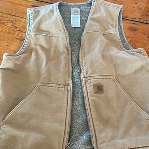 Carhardt vest size medium